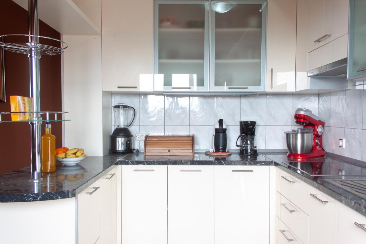 Apartment Juric Kaštel Novi Екстериор снимка